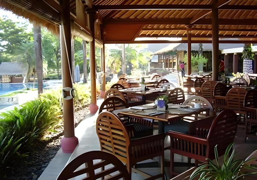 Tanjung Lesung Beach Hotel Exterior foto
